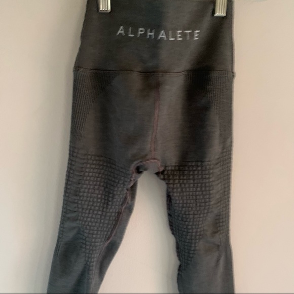 Alphalete Halo Leggings in Charcoal - Picture 5 of 9